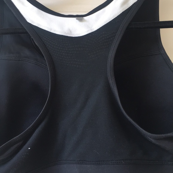 Nike sports/workout bra with internal support - Picture 4 of 7